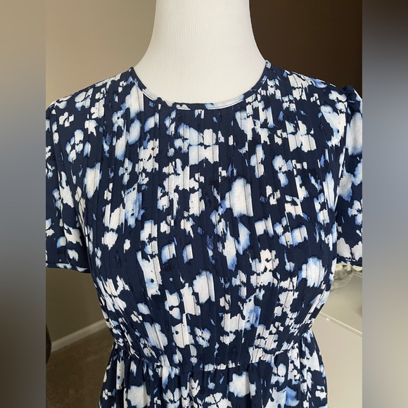 Women's dress - Picture 6 of 11